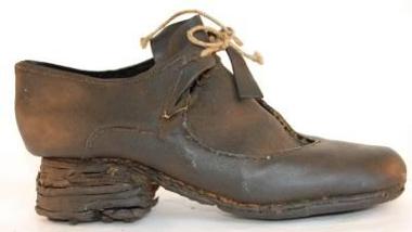Men's black leather shoe from the 17th century