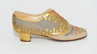 Historic heeled ladies shoe